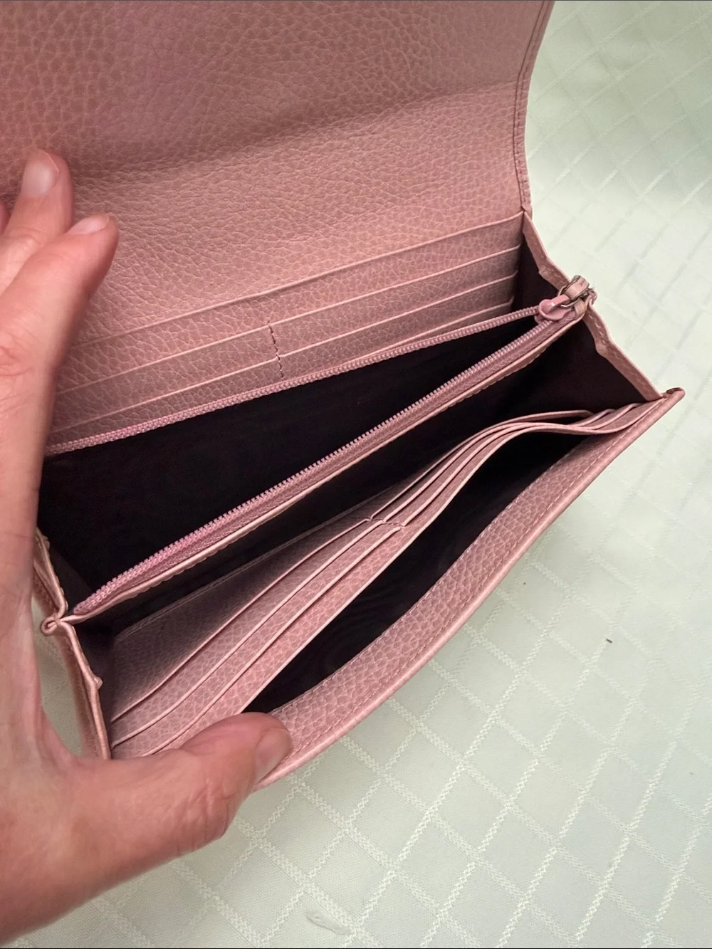 Gucci Pinkish Cream Leather Continental Wallet with Gold Butterfly Box Included - Picture 11 of 13